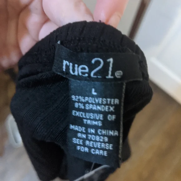 SALE Rue21 Solid Black Ribbed Knit Cropped Tube Bandeau Top Large - Picture 4 of 4